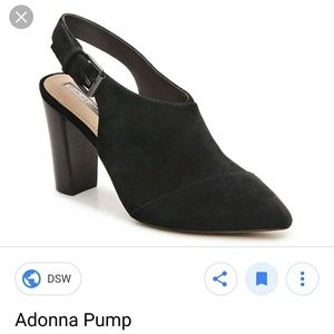 Tahari adonna pump.
